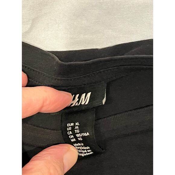 H&M Staten Island NYC Black T-Shirt - Picture 2 of 3